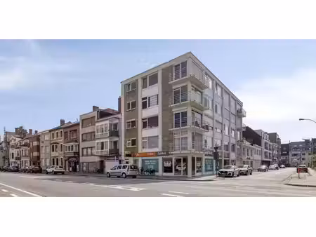 bien commercial à louer à sint-andries pour € 2.525
