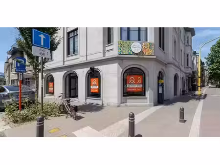 bien commercial à louer à gent pour € 1.950