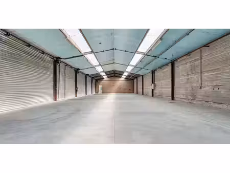 bâtiment commercial à louer à wevelgem pour € 995