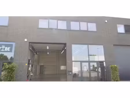 bâtiment d’entreprise à louer à bilzen pour € 1.100