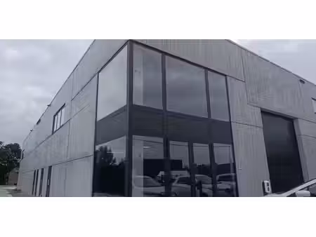 bâtiment d’entreprise à louer à hulshout pour € 2.248