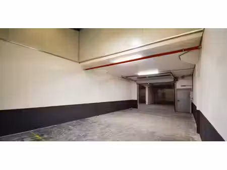 bâtiment d’entreprise à louer à rumbeke pour € 335