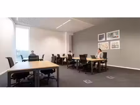 bureau à louer à anderlecht pour € 219