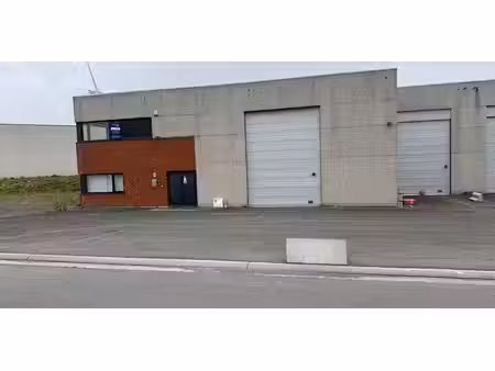 petit magasin à louer à froyennes pour € 2.400