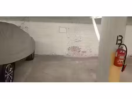 garage à louer à ixelles pour € 95