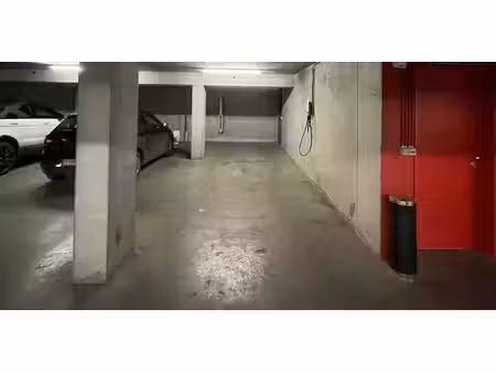 garage en sous-sol à louer à gent pour € 200