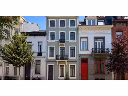 bien commercial à vendre à saint-gilles pour € 1.200.000 avec 8 chambres à coucher
