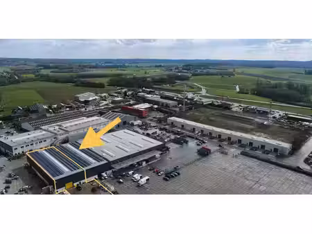 bâtiment commercial à louer à ciney pour € 3.000