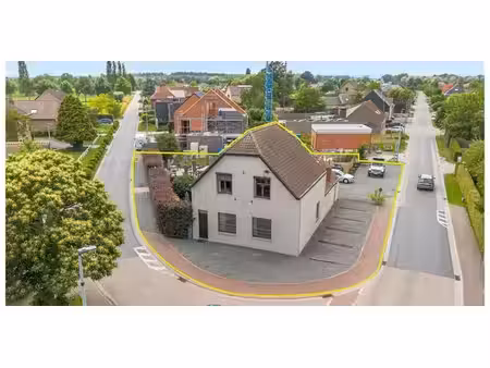 bien commercial à vendre à de pinte pour € 585.000 avec 2 chambres à coucher