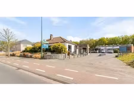 bâtiment commercial à vendre à sleidinge pour € 998.000 avec 3 chambres à coucher