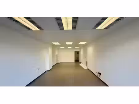 bien commercial à louer à bissegem pour € 425