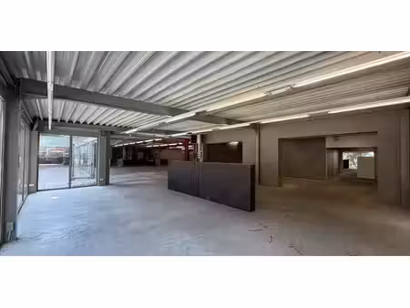 bâtiment commercial à louer à orroir pour € 3.000