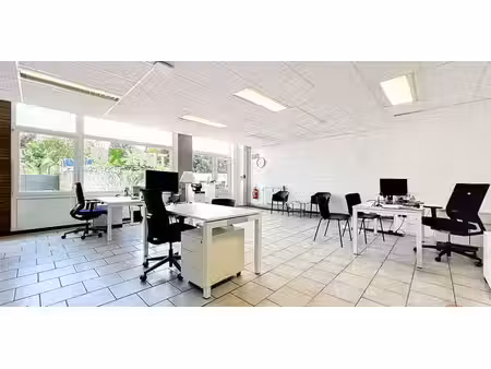 bien commercial à louer à hermalle-sous-argenteau pour € 890