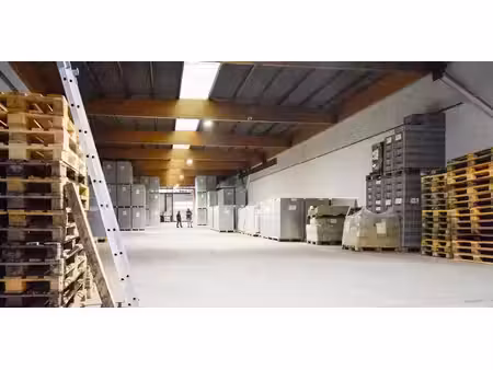 bâtiment d’entreprise à louer à rumbeke pour € 2.031