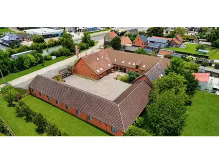 sous option - bâtiment d’entreprise à vendre à huise avec 22 chambres à coucher
