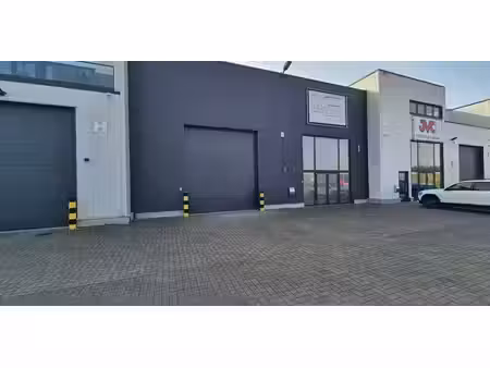 bâtiment d’entreprise à louer à bilzen pour € 3.650