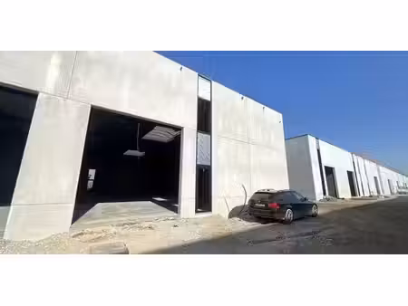bâtiment d’entreprise à louer à deinze pour € 2.155
