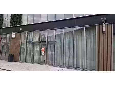 bien commercial à louer à beveren pour € 2.863