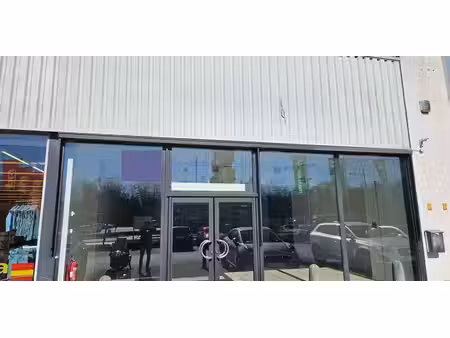 bien commercial à louer à genk pour € 3.155