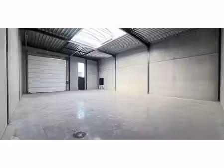 bâtiment d’entreprise à louer à berlare pour € 700