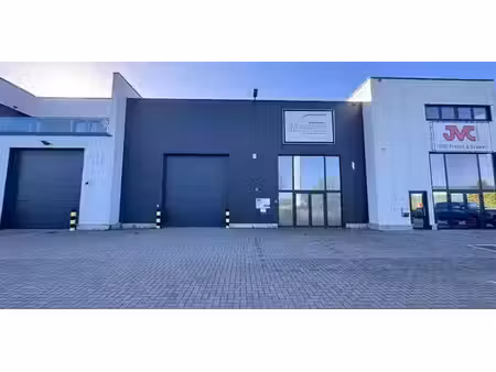 bâtiment d’entreprise à louer à bilzen pour € 3.890