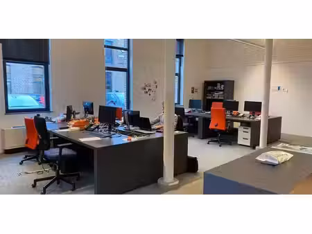 bâtiment d’entreprise à louer à auderghem pour € 2.411