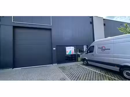 bâtiment d’entreprise à louer à genk pour € 1.220
