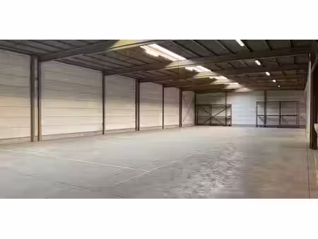 bâtiment d’entreprise à louer à oostrozebeke pour € 4.500