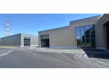 bâtiment d’entreprise à louer à wevelgem pour € 1.195