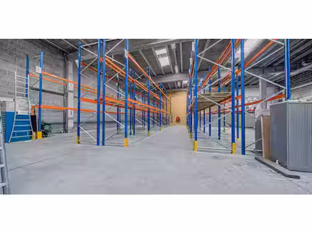 sous option - entrepôt à vendre à evere
