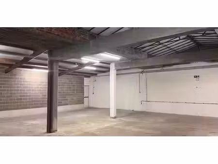 entrepôt à louer à grembergen pour € 600