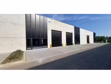 entrepôt à louer à enghien pour € 3.253