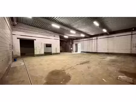 entrepôt à louer à bevere pour € 700