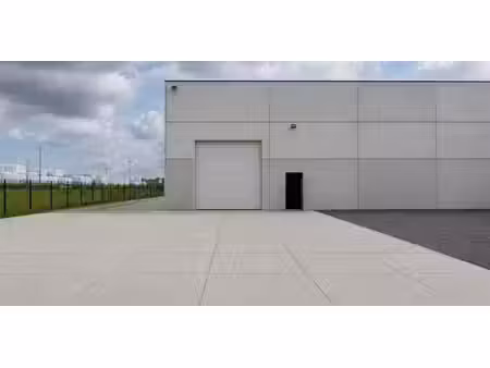 bâtiment d’entreprise à louer à balen pour € 3.440