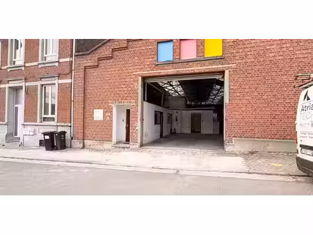 entrepôt à louer à dison pour € 600