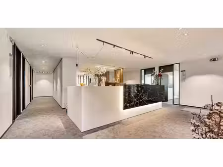 bâtiment commercial à louer à luingne pour € 700