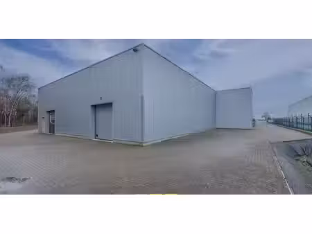 bâtiment d’entreprise à louer à opglabbeek pour € 3.885