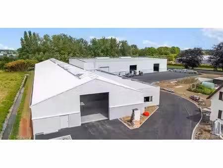 bâtiment d’entreprise à louer à wichelen pour € 7.200
