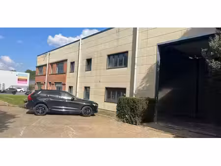 bâtiment d’entreprise à louer à wijnegem pour € 1.460