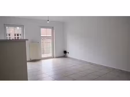 appartement à louer à ename pour € 720 avec 2 chambres à coucher
