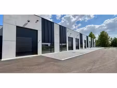 entrepôt à louer à enghien pour € 1.223