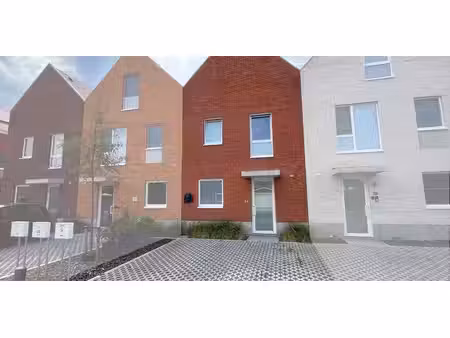 maison à louer à stene pour € 1.300 avec 3 chambres à coucher