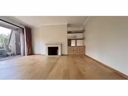 appartement à louer à uccle pour € 1.350 avec 2 chambres à coucher