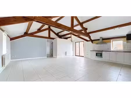 appartement à louer à crehen pour € 750 avec 2 chambres à coucher