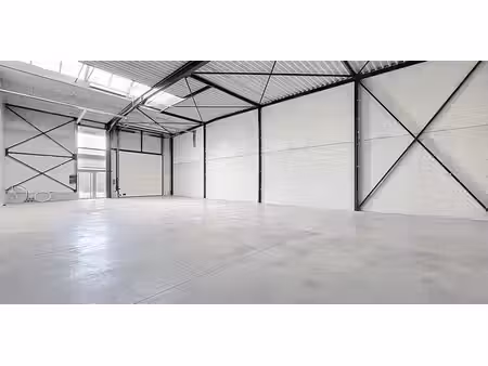 bâtiment d’entreprise à louer à achêne pour € 1.400