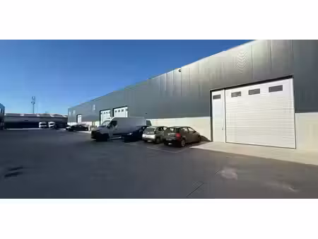 bâtiment d’entreprise à louer à lede pour € 1.395