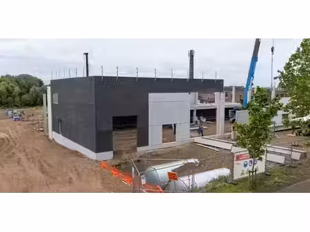 bâtiment d’entreprise à louer à renaix pour € 1.368