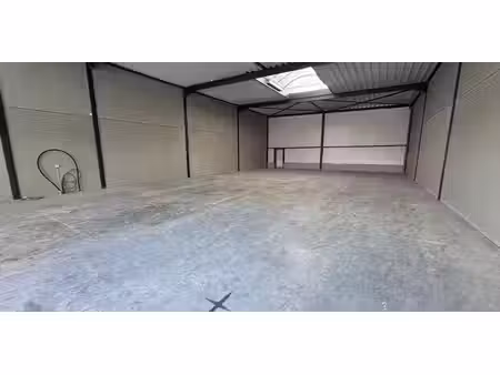 bâtiment d’entreprise à louer à wevelgem pour € 1.245