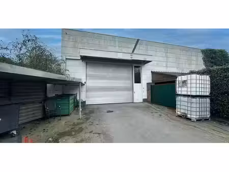 bâtiment d’entreprise à louer à wevelgem pour € 1.295