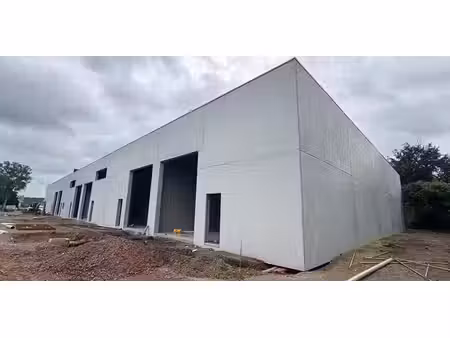 bâtiment d’entreprise à louer à wingene pour € 1.295